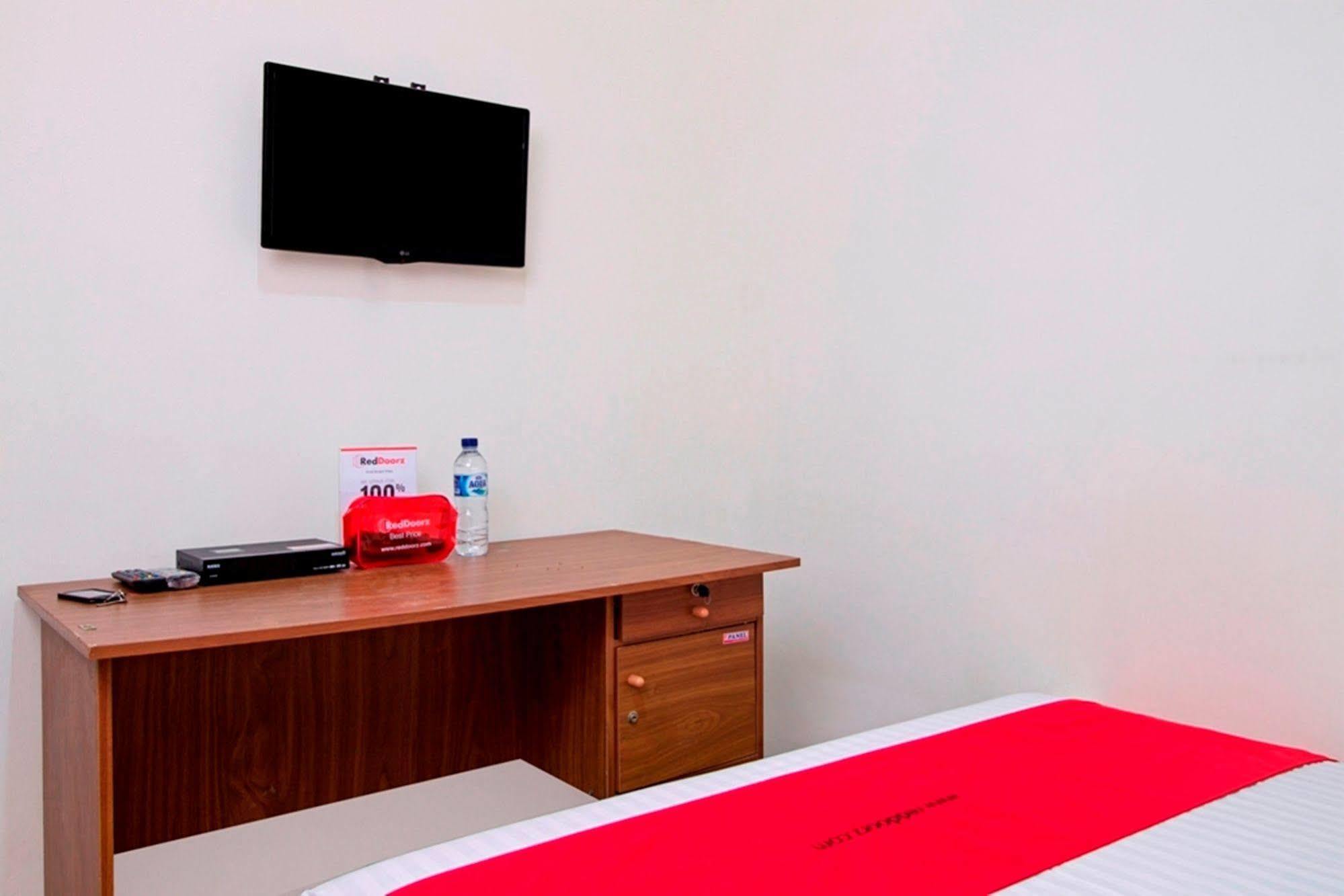 Reddoorz @ Salemba Raya Guest house